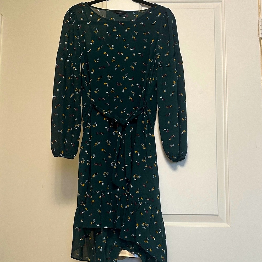 RW&CO. Dark Green Floral Tie-Waist Long-Sleeve Midi Dress